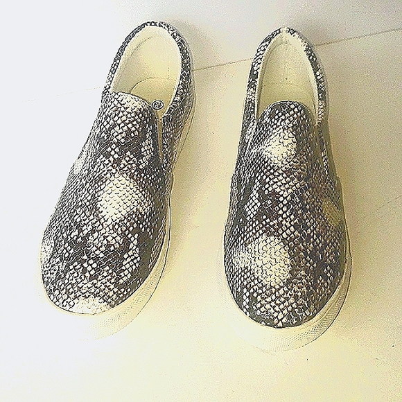 La Sheelah Womens Snakeskin Print SIip-on Sneakers, Size 6.5, NIB - Picture 1 of 8